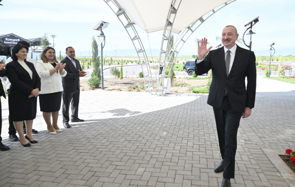 Prezident İlham Əliyev Ağdamın Kəngərli kəndinə köçən sakinlərlə görüşüb, onlara evlərin açarlarını təqdim edib