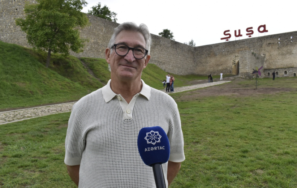 Qarabağa səfər edən avstraliyalı vəkil: Hər yerdə sürətli yenidənqurma işləri gedir