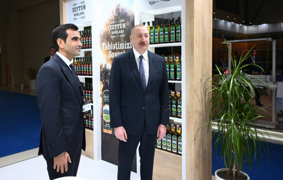 Le président de la République visite les salons « InterFood Azerbaijan » et « Caspian Agro »