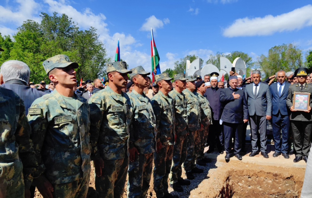 Останки шехида Первой Карабахской войны преданы земле в Шаруре