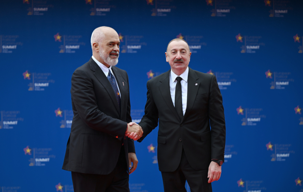 Gipfeltreffen der Europäischen Politischen Gemeinschaft in Tirana
Präsident Ilham Aliyev nimmt an Tagung teil