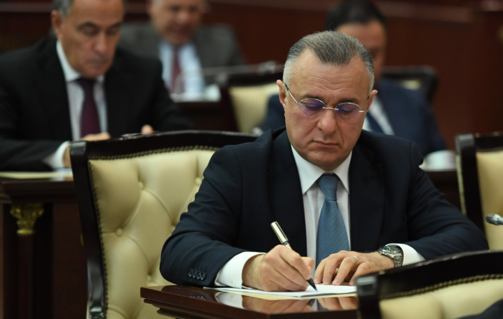 Səhiyyə naziri: Sertifikasiya imtahanından keçməyən işçinin 6 ay müddətində iş yeri ilə yanaşı, aylıq vəzifə maaşının saxlanılması təklif olunur