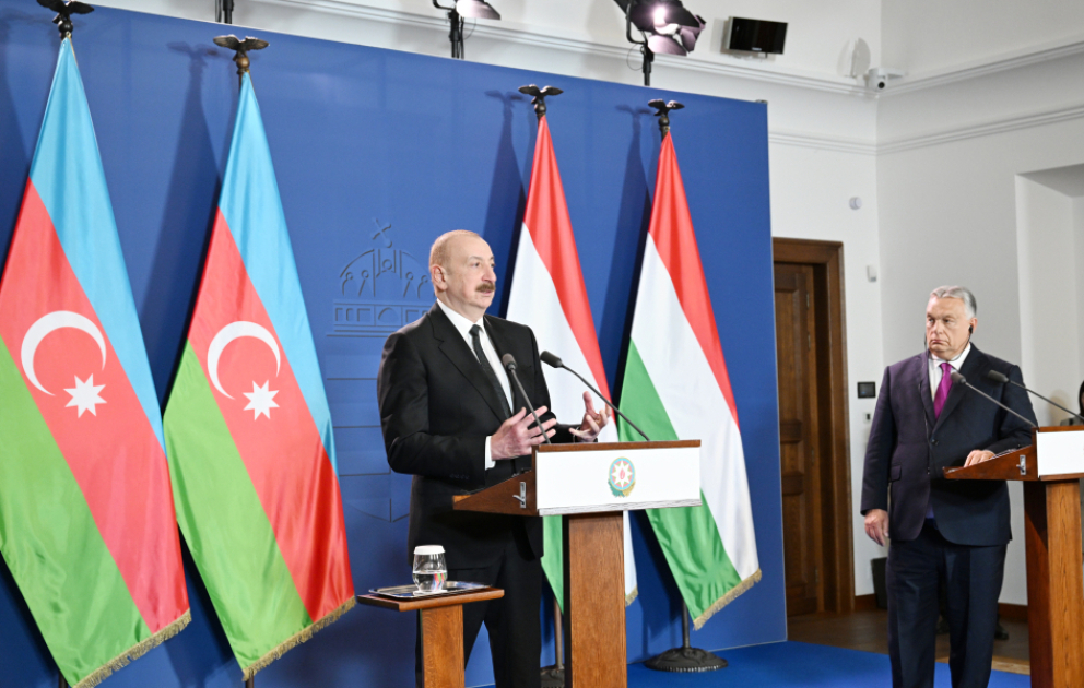 Präsident Ilham Aliyev und Premierminister Viktor Orbán geben Presseerklärungen ab