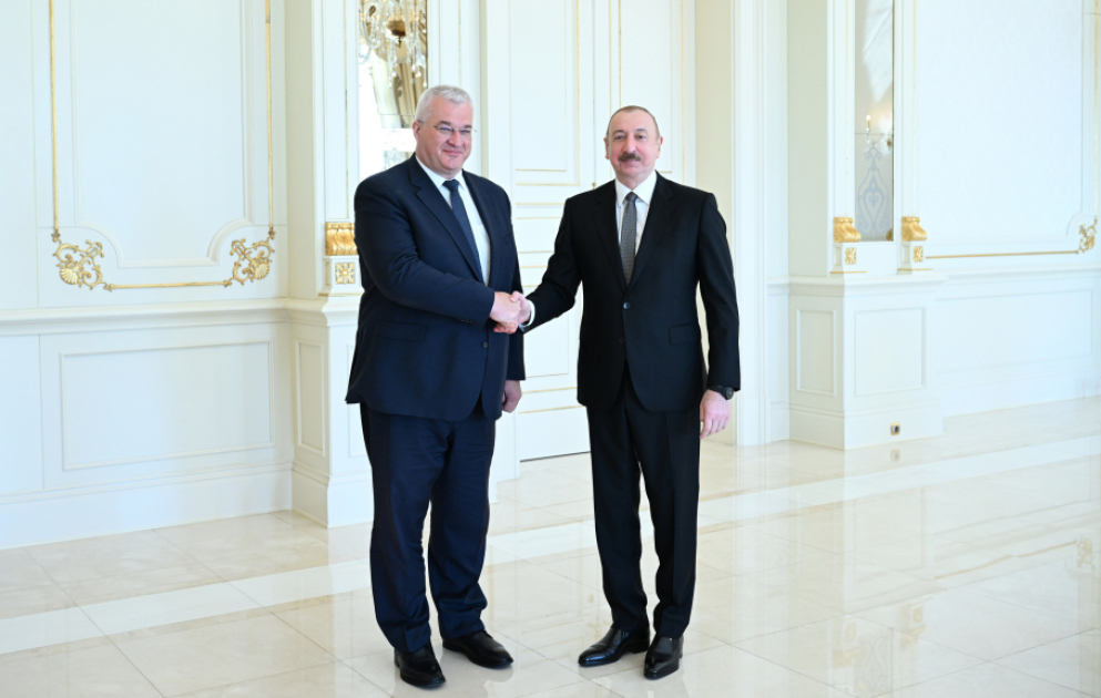 Le président de la République reçoit le ministre ukrainien des Affaires étrangères
