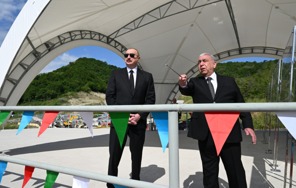 Le président ALiyev inspecte les travaux réalisés sur le tronçon Moughanly-Ismayilli-Guébélé de la route Bakou-Chamakhy-Moughanly-Ismayilli-Guébélé