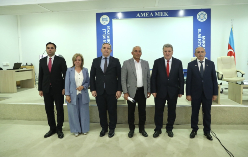 “Milli dövlətçilik və folklor” mövzusunda respublika elmi konfransı keçirilib