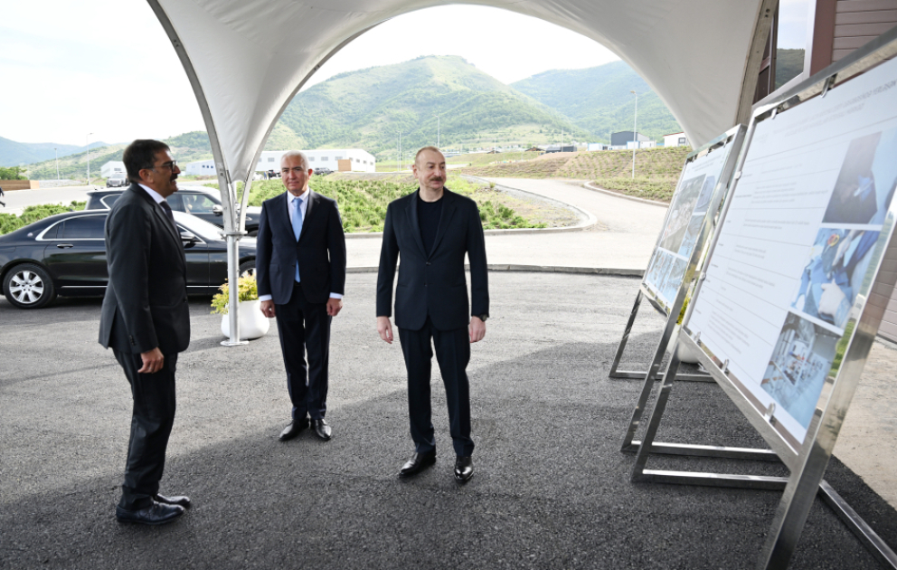 Präsident Ilham Aliyev eröffnet Latschin-Filiale der Schuhfabrik Pirschagi