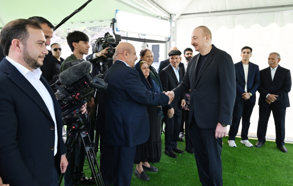President Ilham Aliyev met with residents relocated to Beylik village in Lachin, presented them with keys to their new homes