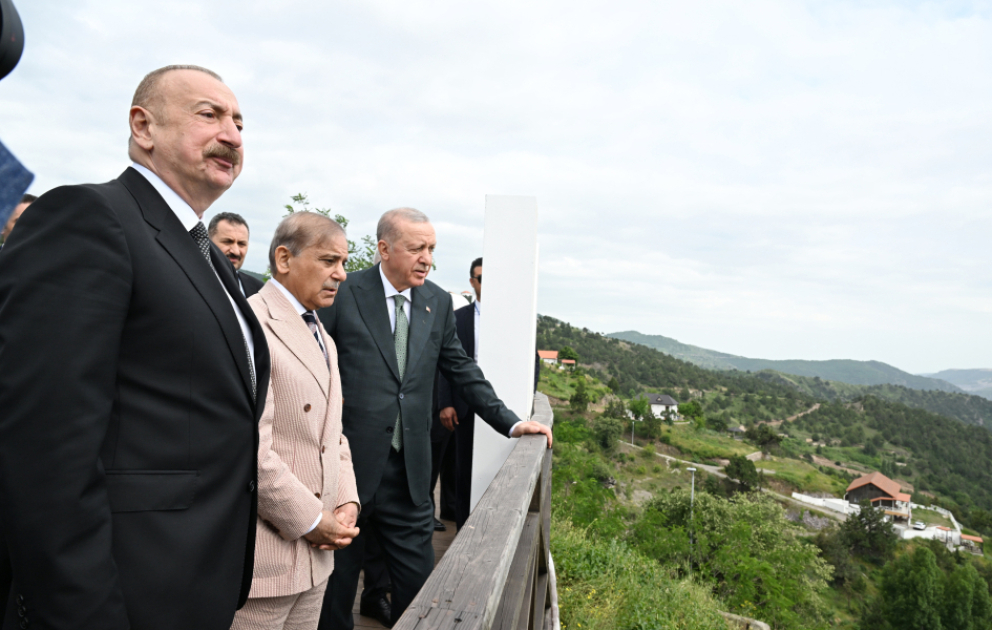 Les présidents azerbaïdjanais et turc, ainsi que le Premier ministre pakistanais ont été dans un lieu de promenade à Latchine