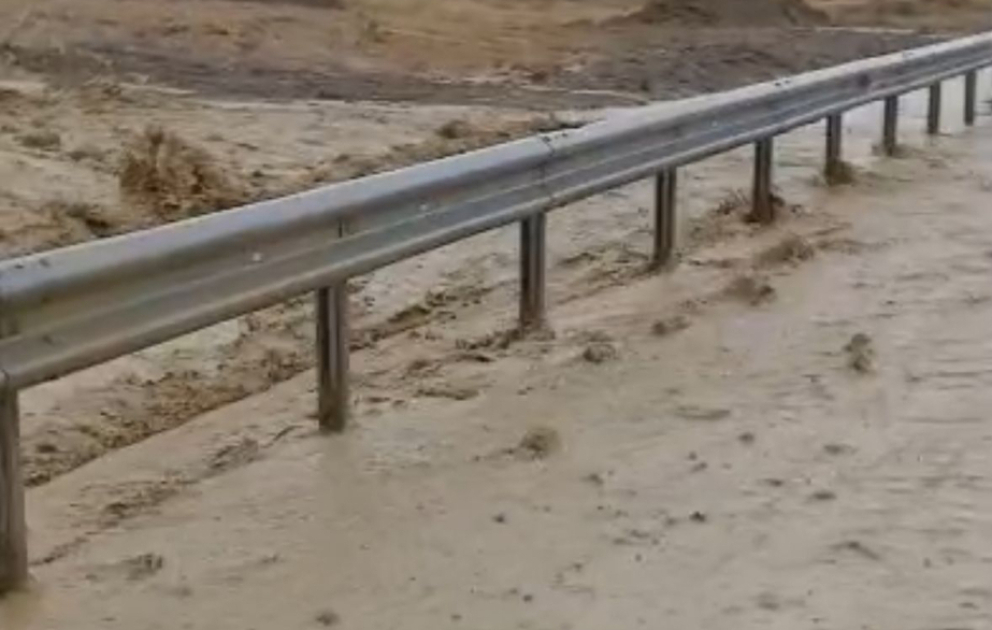 Sel suları Bakı-Şamaxı yolunda nəqliyyatın hərəkətinə çətinlik yaradıb