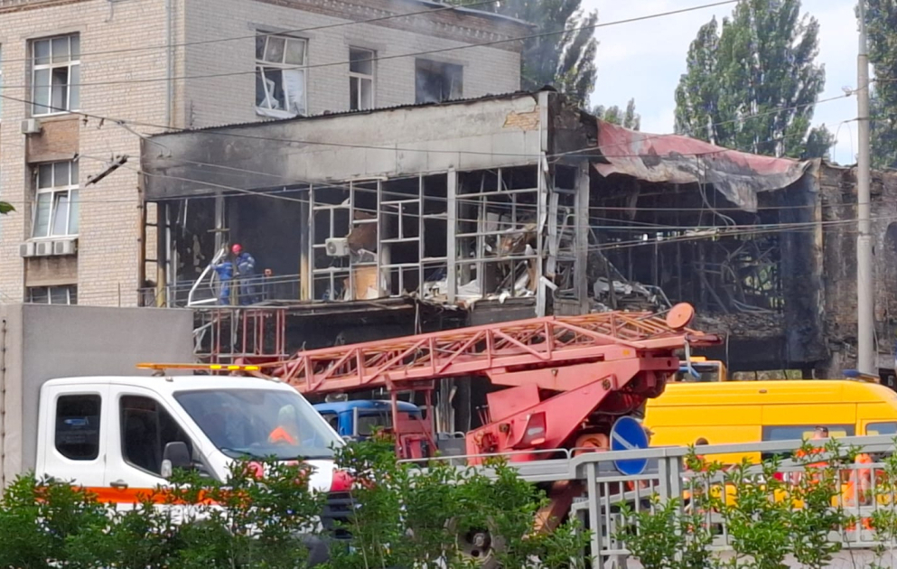 Kiyevə çoxkombinasiyalı hava hücumu edilib, ölənlər və xəsarət alanlar var