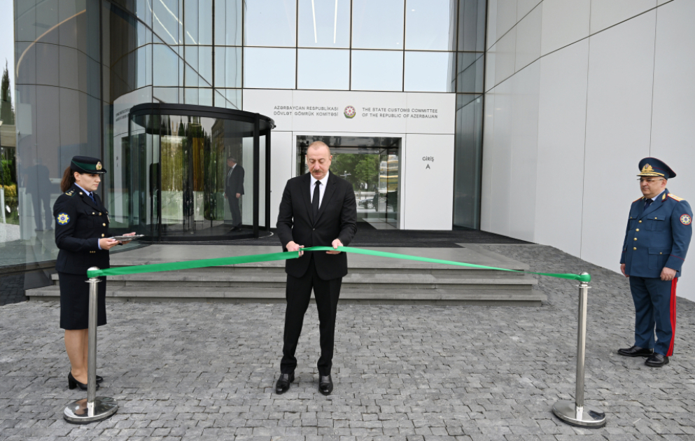 Prezident İlham Əliyev Dövlət Gömrük Komitəsinin yeni inzibati binasının açılışında iştirak edib