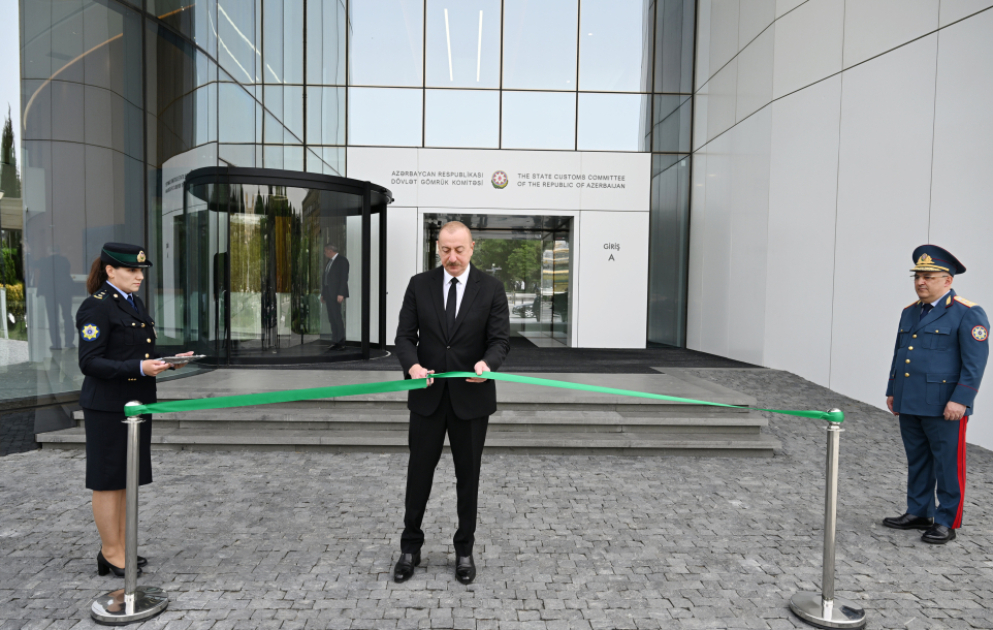 Le président de la République participe à l’inauguration du nouveau bâtiment administratif du Comité national des douanes
