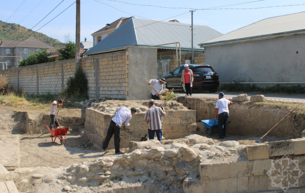 Ağsuda Şıxməzid xanəgah kompleksində arxeoloji qazıntılar - yeni tarixi faktlar üzə çıxıb