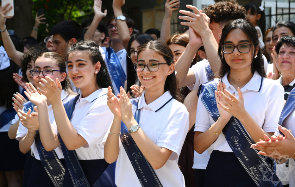 287 nömrəli “Zəkalar” liseyində “Son zəng” tədbiri keçirilib