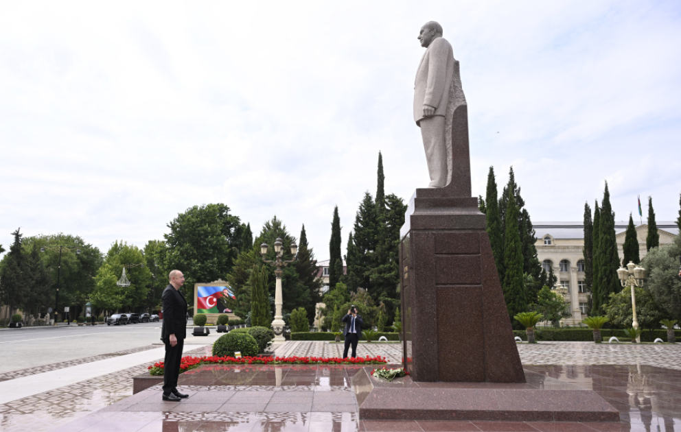 Präsident Ilham Aliyev besucht Region Yevlakh