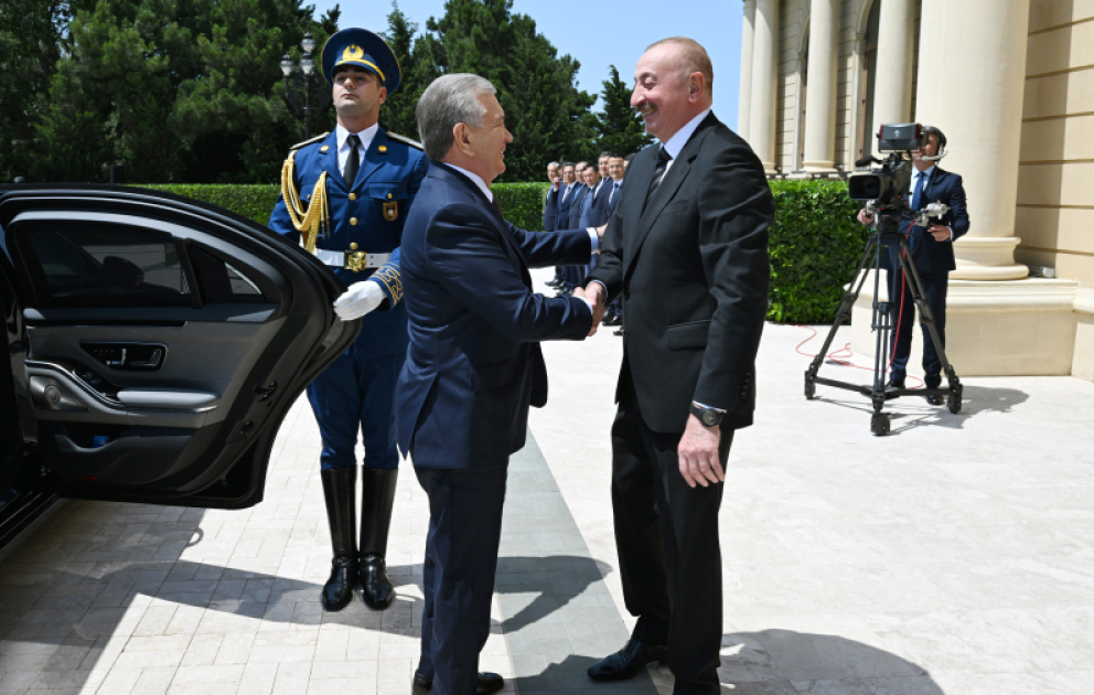 Offizieller Empfang von Präsident Shavkat Mirziyoyev in Baku
