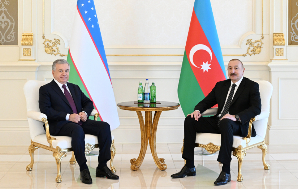 Entretien en tête-à-tête entre les présidents Ilham Aliyev et Chavkat Mirzioïev