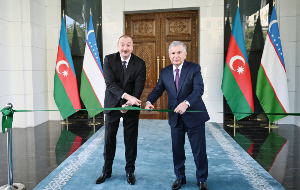 Prezidentlər İlham Əliyev və Şavkat Mirziyoyev Özbəkistanın Azərbaycandakı səfirliyinin yeni binasının açılışında iştirak ediblər