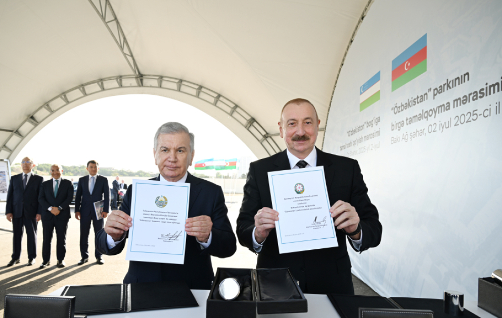 Pose de la première pierre du parc « Ouzbékistan » à Bakou