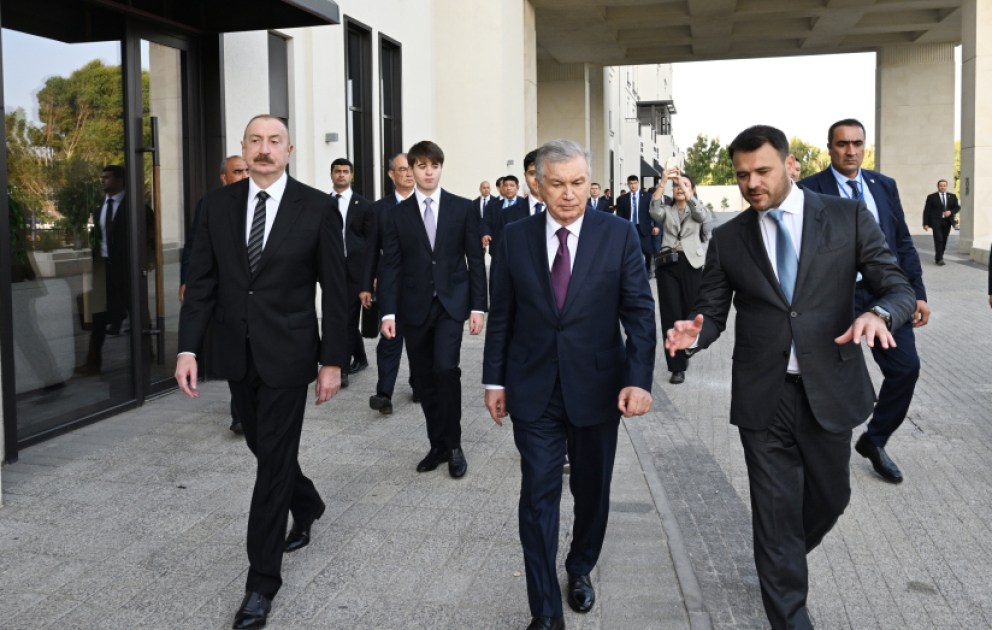 Les présidents azerbaïdjanais et ouzbek visitent le complexe touristique « Sea Breeze »