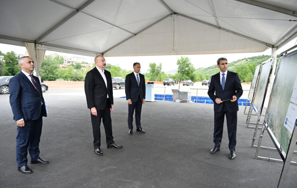 Pose de la première pierre du Complexe de la gare ferroviaire et routière de Khankendi