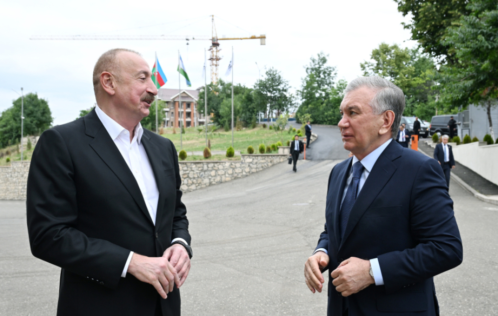 Azərbaycan və Özbəkistan prezidentləri Xankəndidəki “Businesstex JV” tikiş fabrikinin fəaliyyəti ilə tanış olublar