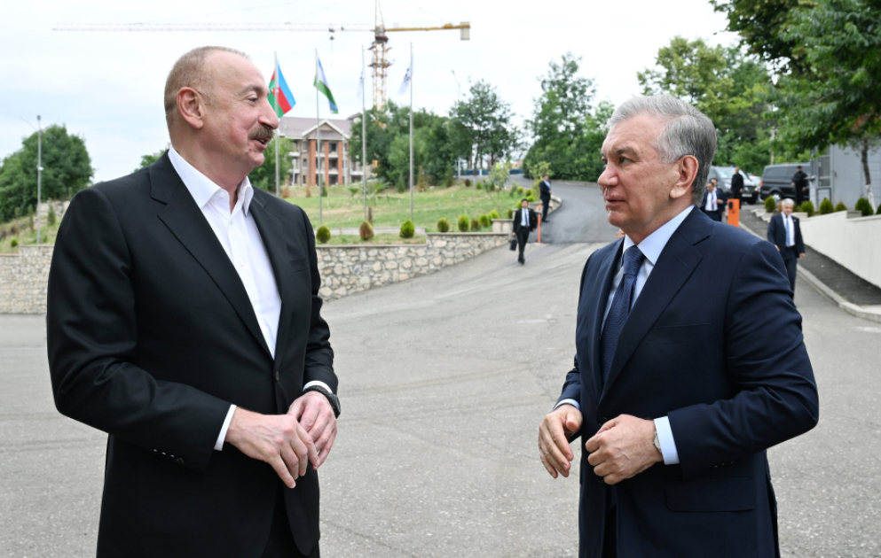 Президенты Азербайджана и Узбекистана ознакомились с деятельностью швейной фабрики Businesstex JV в Ханкенди