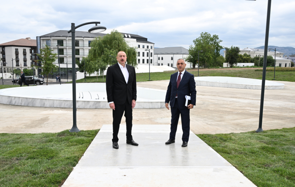 Prezident İlham Əliyev Xankəndidə Zəfər parkında görülən tikinti işləri ilə tanış olub