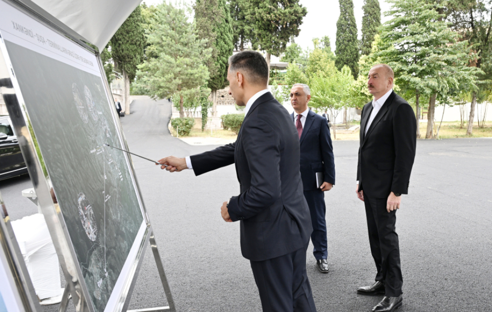 Prezident İlham Əliyev Xankəndi-Şuşa kanat yolunun inşası üçün seçilmiş əraziyə baxıb