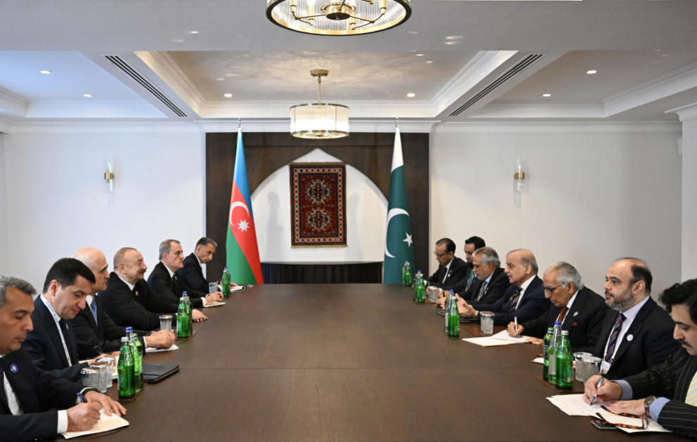 Le président azerbaïdjanais rencontre le Premier ministre pakistanais à Khankendi