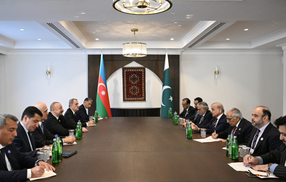 Präsident Ilham Aliyev trifft pakistanischen Premierminister in Khankendi