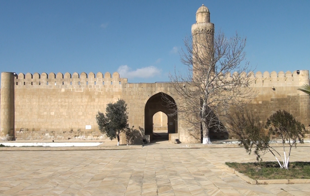Pir-Hussein-Khangah, dessen Zierkacheln von Armeniern gestohlen wurden