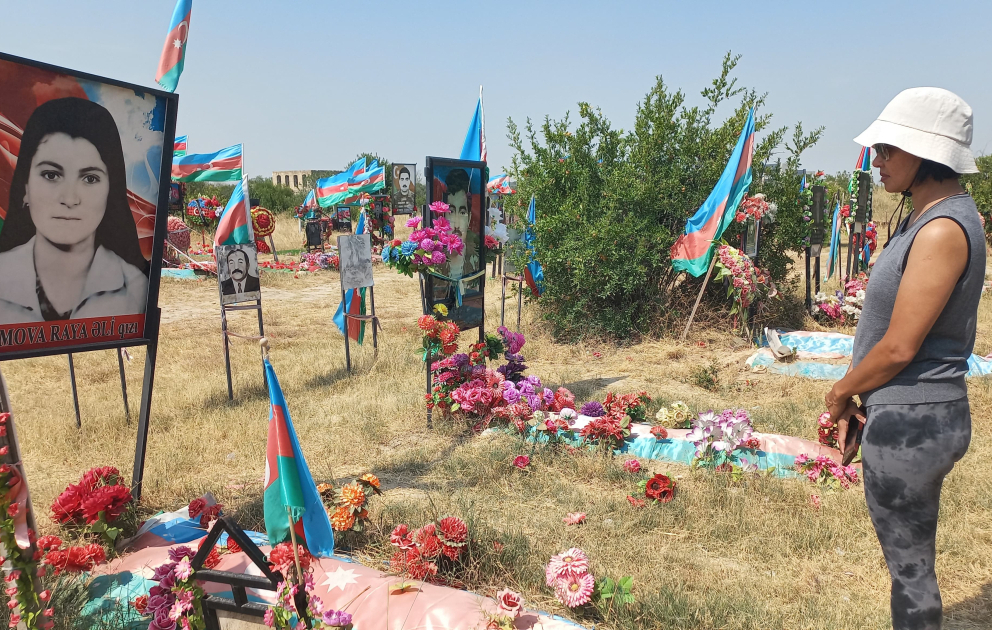 Международные путешественники в Агдаме
