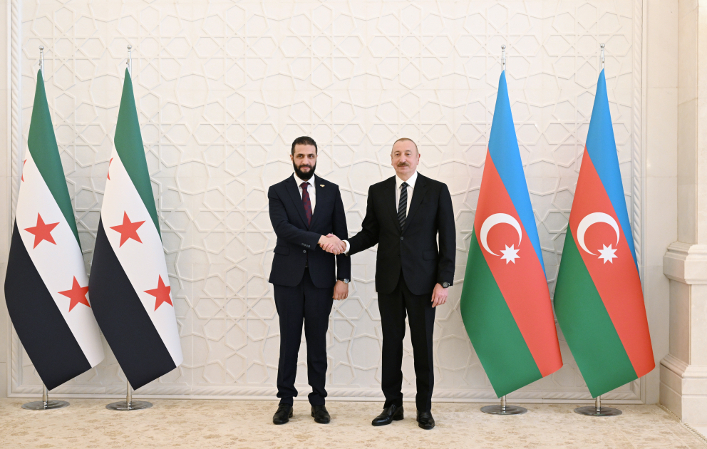 Präsident Ilham Aliyev trifft Übergangspräsident Syriens Ahmad al-Sharaa in Baku