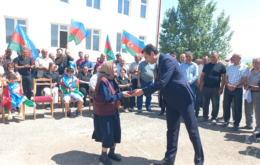 Xocalının Təzəbinə kəndində 28 ailəyə evlərinin açarları təqdim olunub