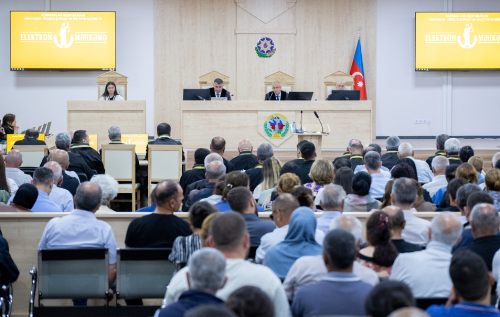На судебном заседании были продемонстрированы видеокадры пыток, учиненных вооруженными силами Армении при захвате азербайджанцев в плен