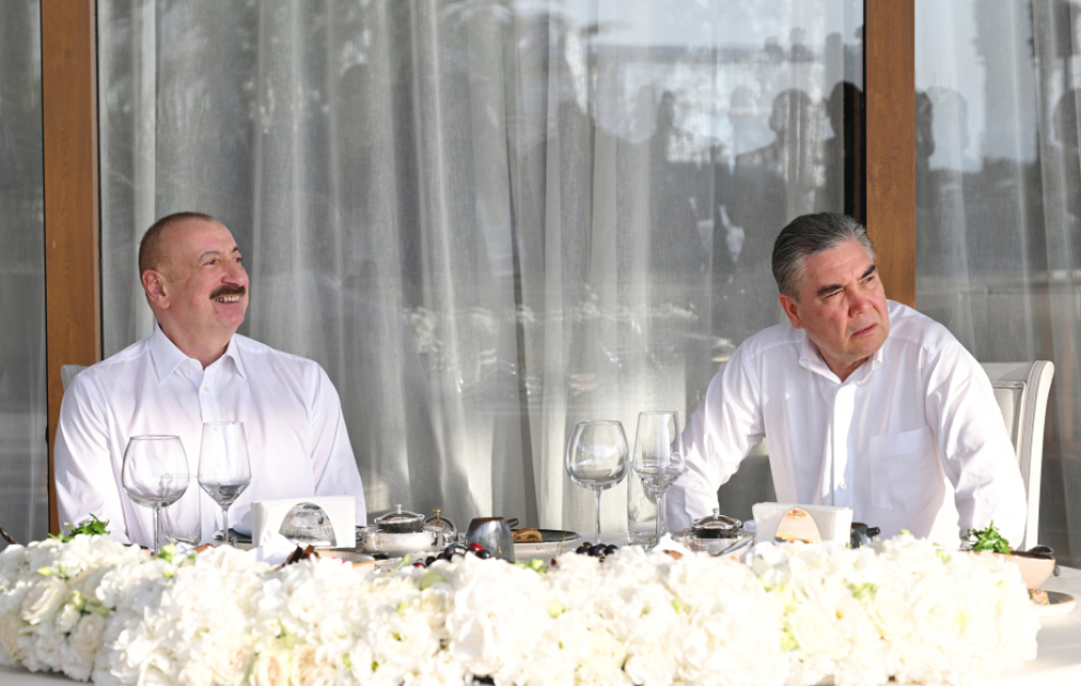 Le président Ilham Aliyev et Gourbangouly Berdymoukhamedov dînent ensemble