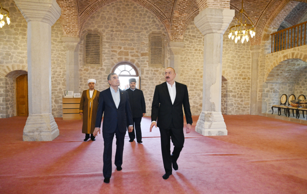 Azərbaycan Prezidenti və Türkmənistan Xalq Məsləhətinin sədri Şuşada Yuxarı Gövhər Ağa məscidini ziyarət ediblər
