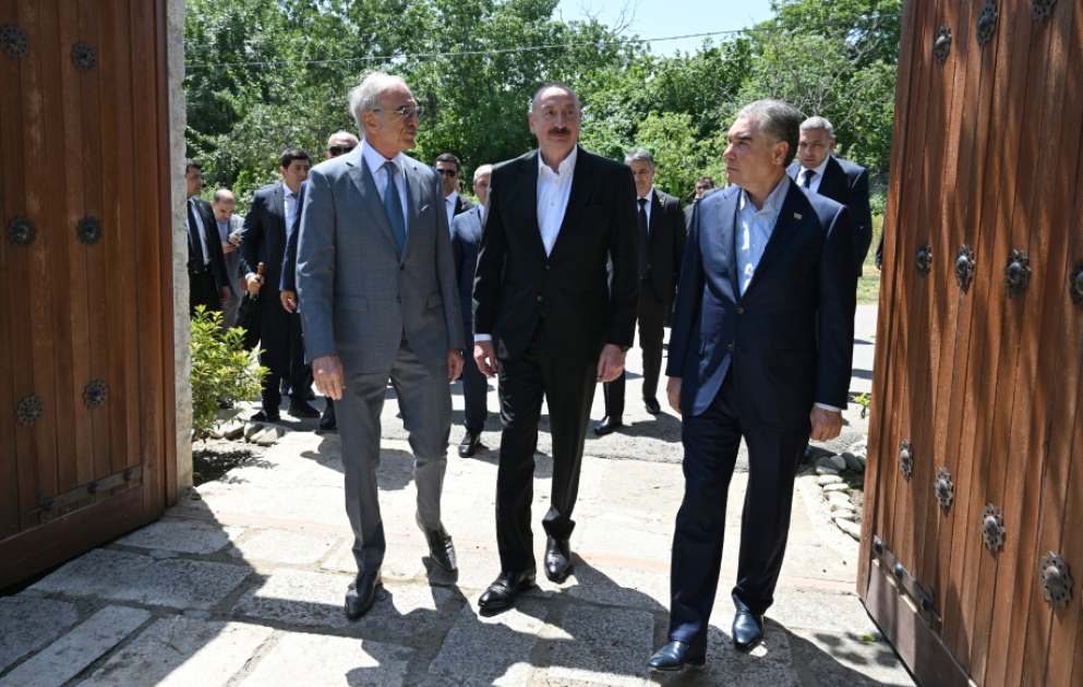 Президент Ильхам Алиев и председатель Халк Маслахаты Туркменистана посетили дом-музей Бюльбюля в Шуше