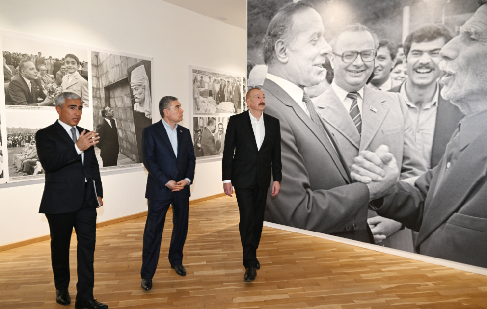 Präsident Ilham Aliyev und Gurbanguly Berdimuhamedov besuchen Ausstellung „Heydar Aliyev und Karabach“ im Kreativitätszentrum in Schuscha