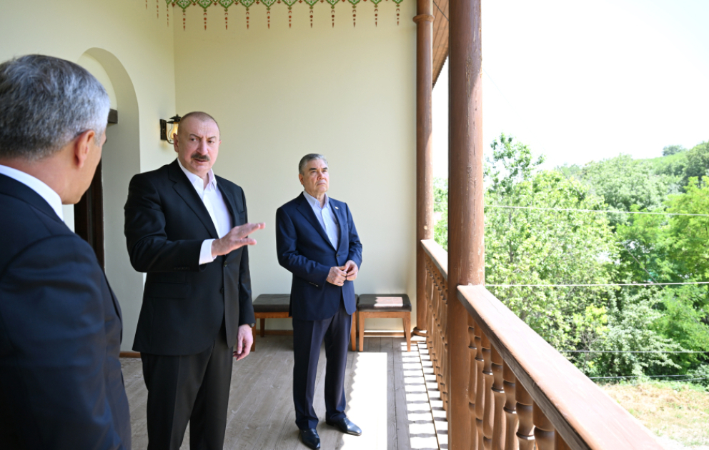 Le président Ilham Aliyev et Gourbangouly Berdymoukhamedov visitent le manoir des Mehmandarov à Choucha