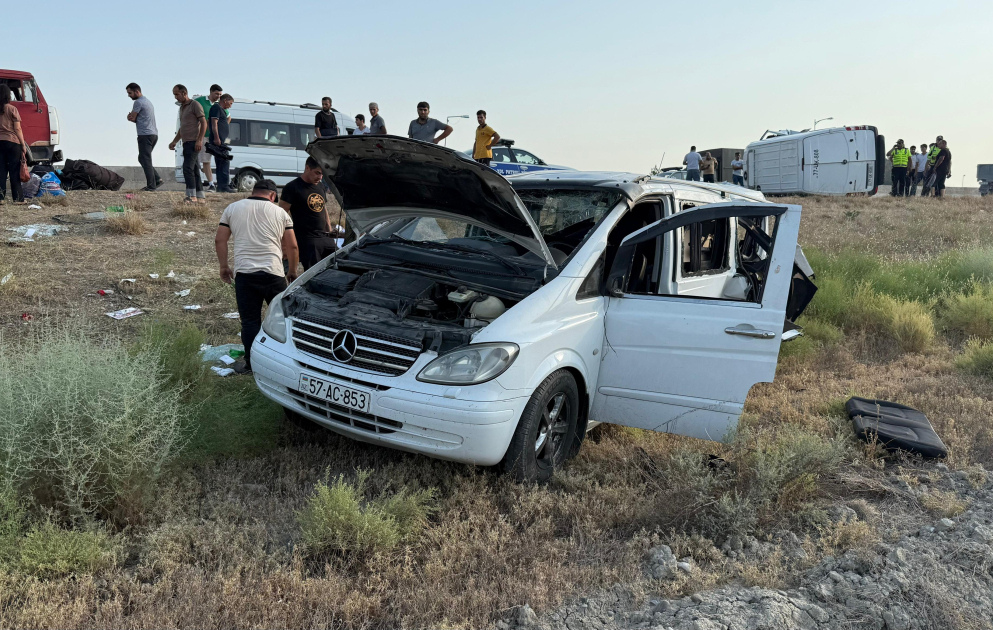 Bakı–Qazax yolunda mikroavtobusla yük maşını toqquşub: 10 nəfər xəsarət alıb