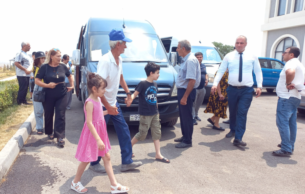 Böyük Qayıdış: Ağdamın Xıdırlı kəndinə çatan ailələrə mənzillərin açarları təqdim olunub