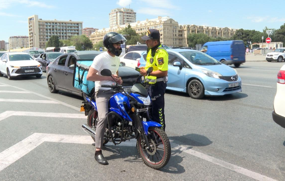 Polis sürücülərlə maarifləndirmə tədbirlərini davam etdirir