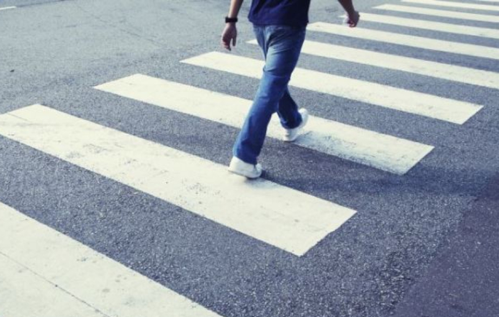 Piyadalar magistral yolu haradan keçməlidirlər?