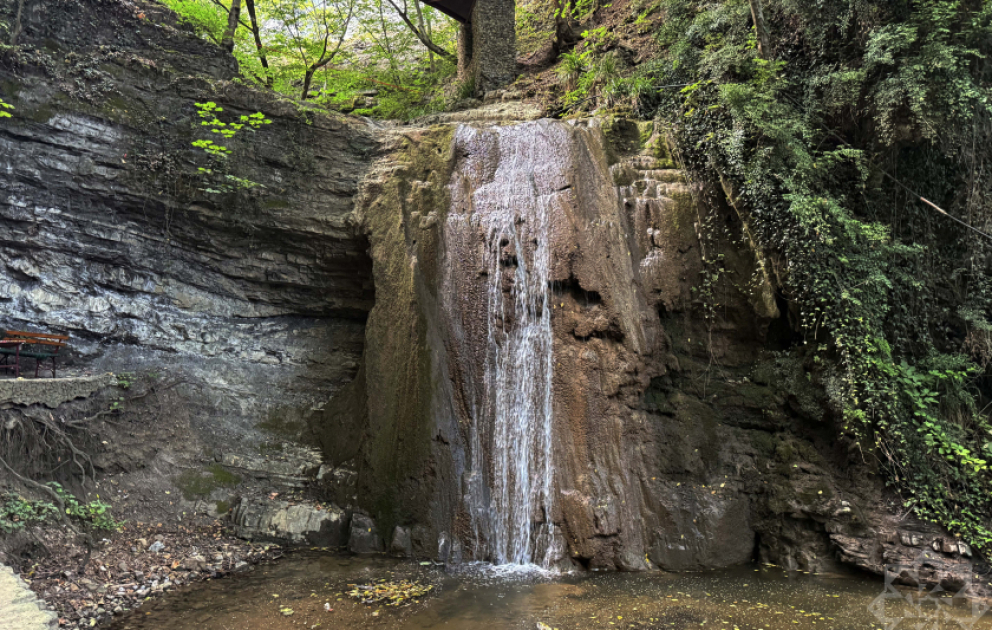 Naturschönheit von Yardimli - Wasserfall “Täk dam“