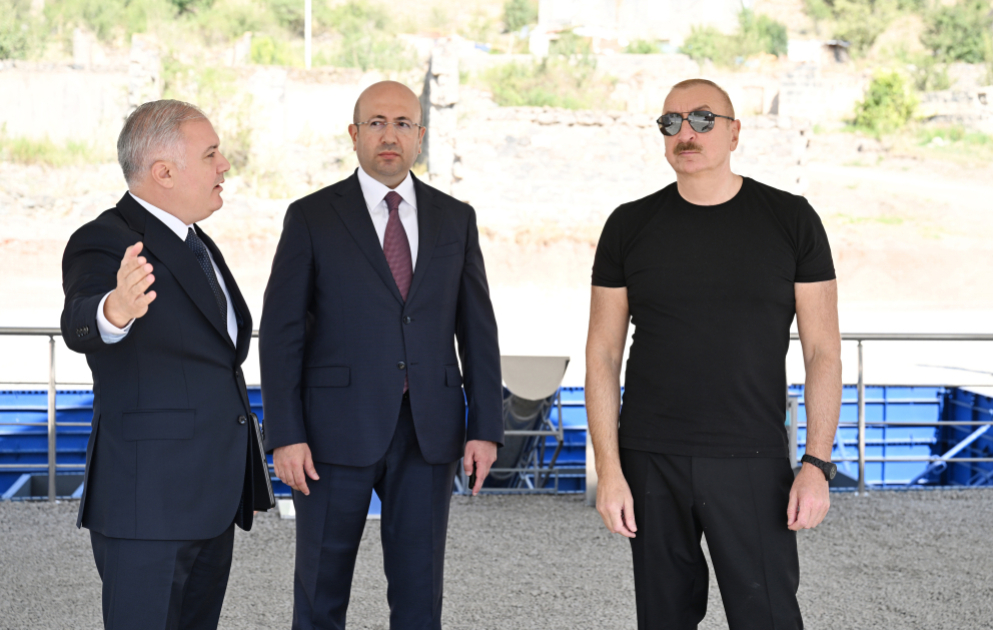 Prezident İlham Əliyev Kəlbəcər şəhər parkının təməlini qoyub