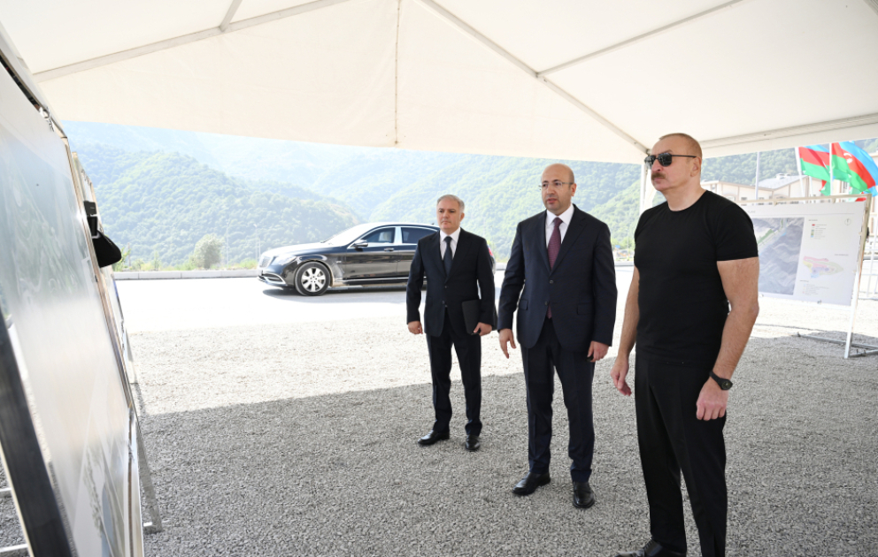 Le président Ilham Aliyev pose la première pierre du Parc urbain de Kelbédjer