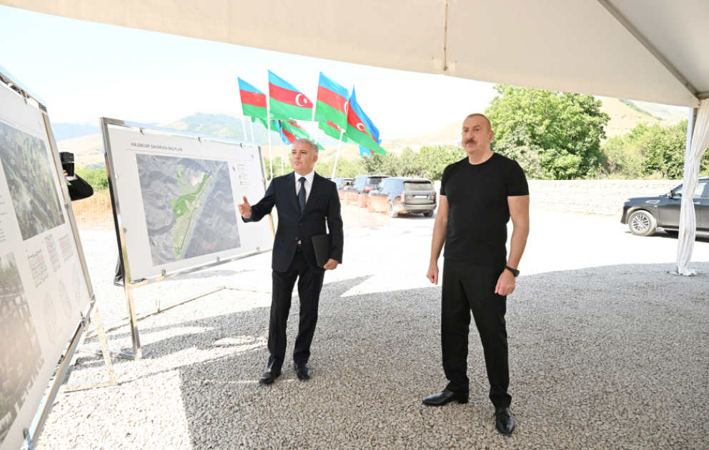 Kelbedjer : Le président Ilham Aliyev pose la première pierre du troisième complexe résidentiel